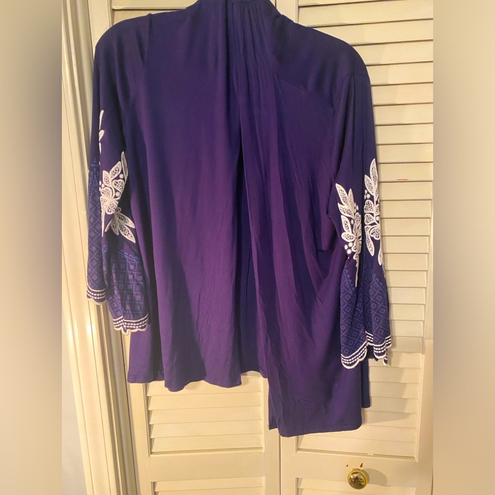Navy blue ladies shrug with detailed sleeves